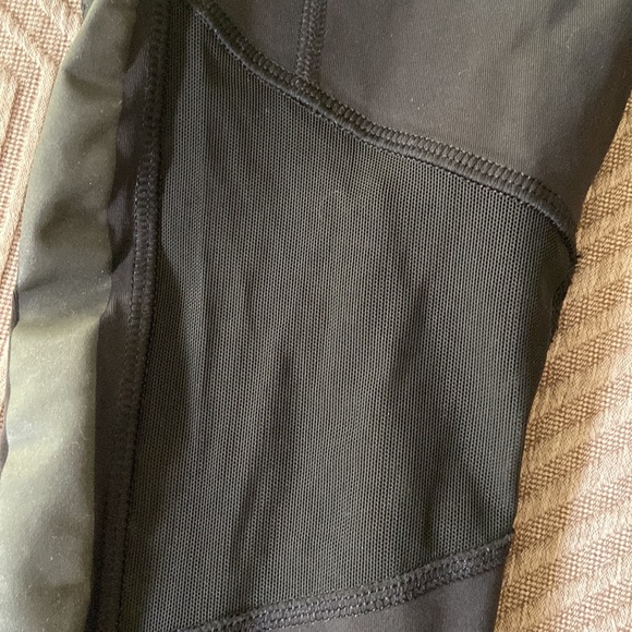 Lulu lemon cropped capris - Picture 2 of 6